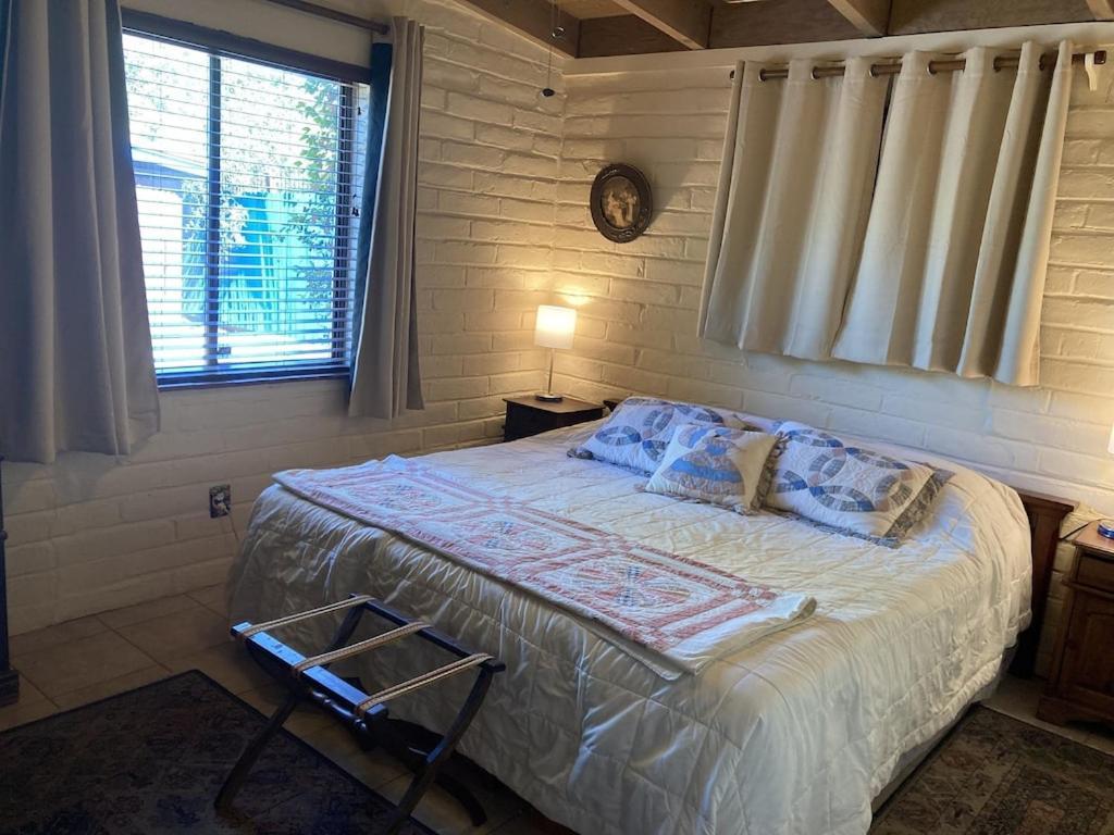 Casa Azul - Cute Centrally Located Adobe With Large Fenced Outdoor Living For Pets And Adults, Non-Smoking Tucson Esterno foto