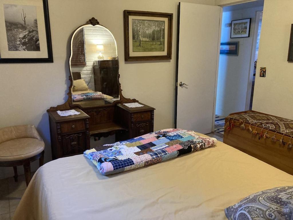 Casa Azul - Cute Centrally Located Adobe With Large Fenced Outdoor Living For Pets And Adults, Non-Smoking Tucson Esterno foto